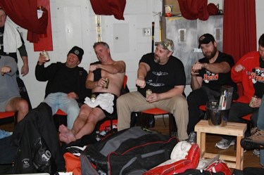 Tomcats Sing….”Tomcat’s Forever”….